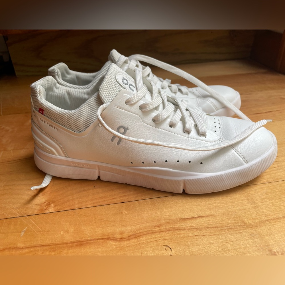 On Running sneakers. The Roger. Size 9. White. In good condition!